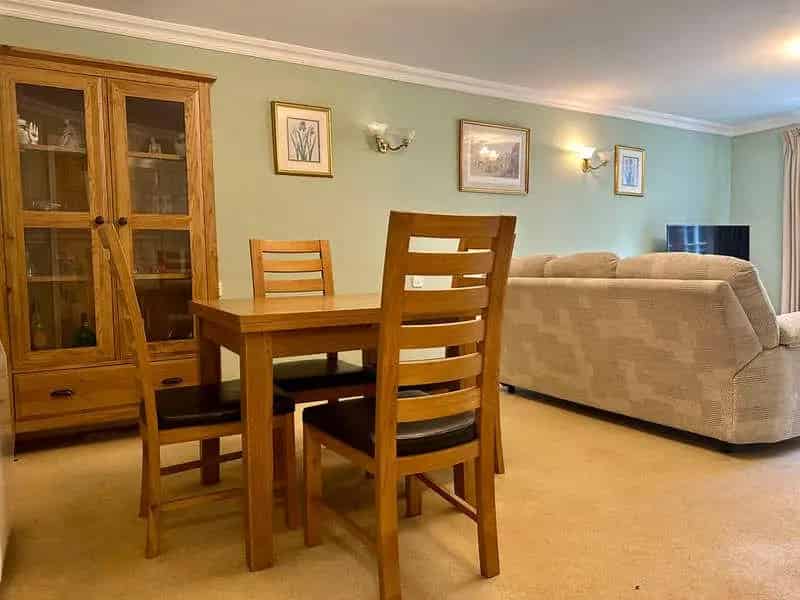 2 Bed Flat for Sale Leatherhead - Pegasus Court Retirement