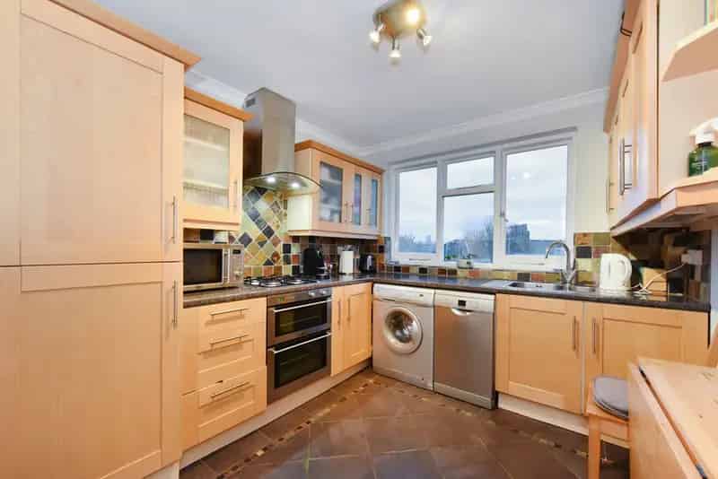 2 Bedroom Apartment House to Rent in Victoria Park Village