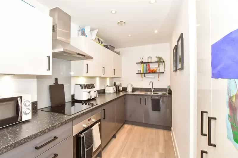 2 Bedroom Apartment for Sale Knights Park Tunbridge Wells