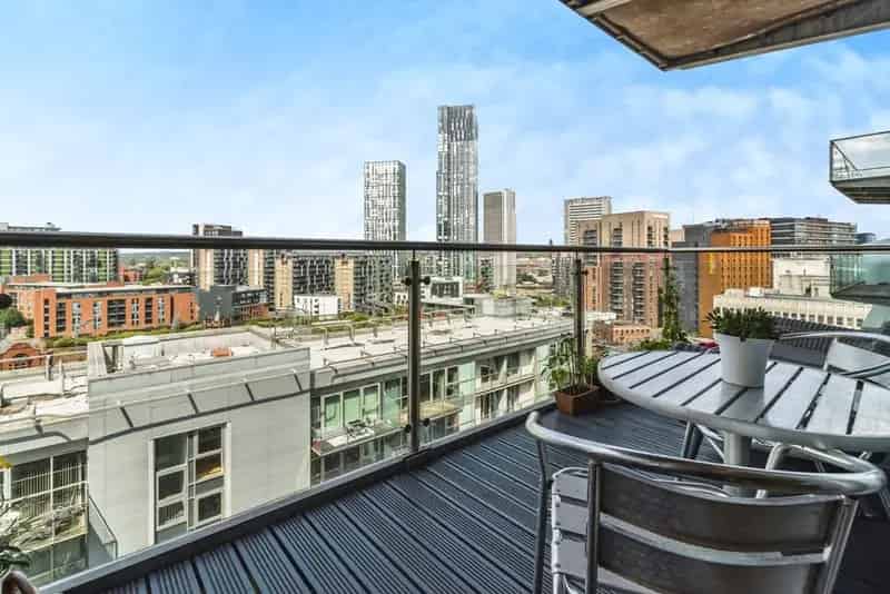 2 Bedroom Flat for Sale Salford M3 - Stunning Skyline Views