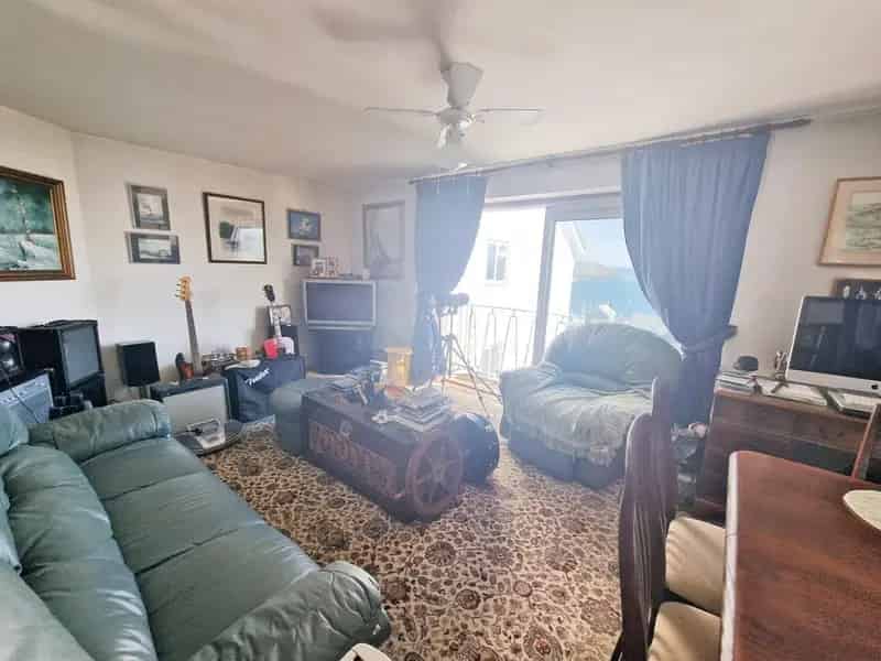 2 Bedroom Penthouse Apartment with Panoramic River Views