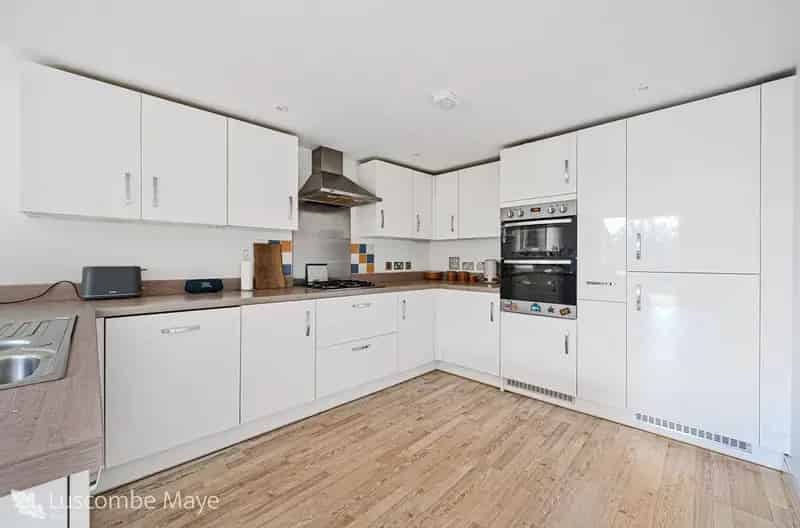 3 bed property for sale