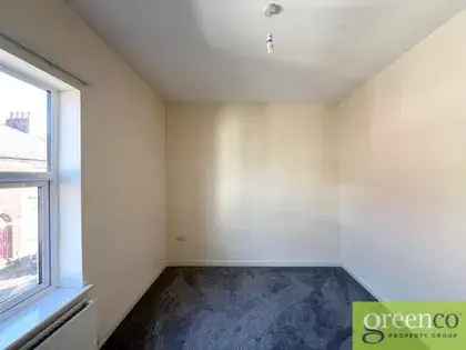 2 Bed Terraced House Manchester - Modern & Family Friendly