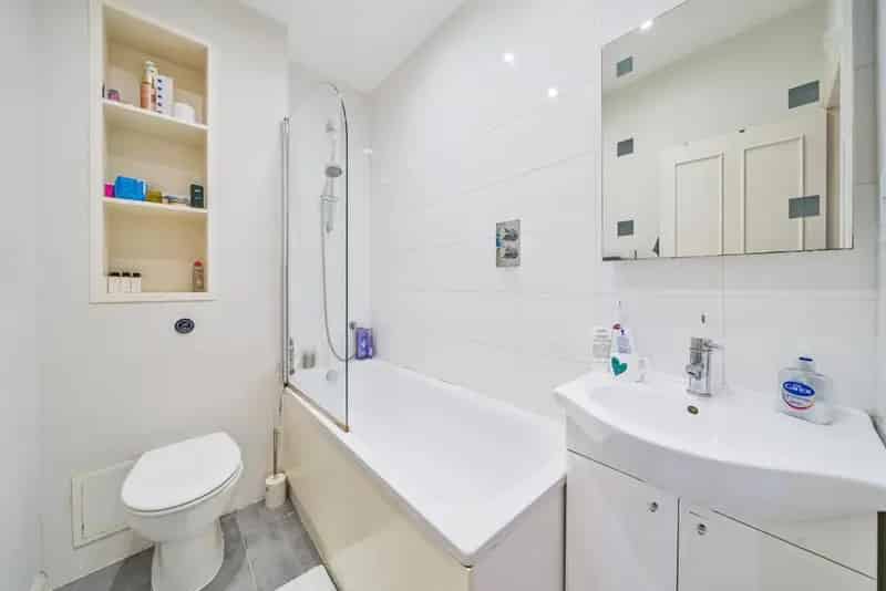 Two Bedroom Victorian Apartment near Northcote Road