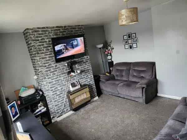 2 Bedroom House Near Schools and Shops