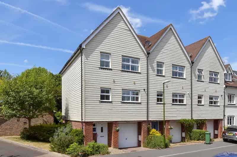 3 Bedroom Townhouse For Sale Near South Downs