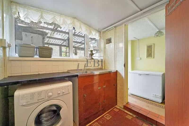 3 Bed House for Sale Near Canary Wharf - Modernisation Opportunity