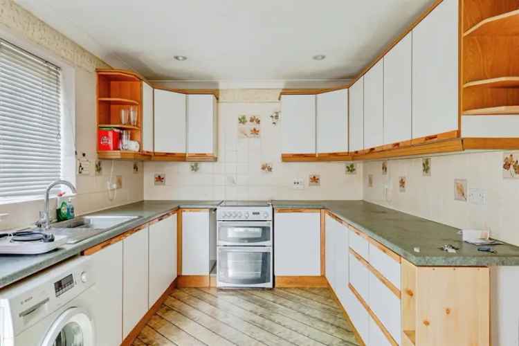 Three Bedroom Detached House Southgate