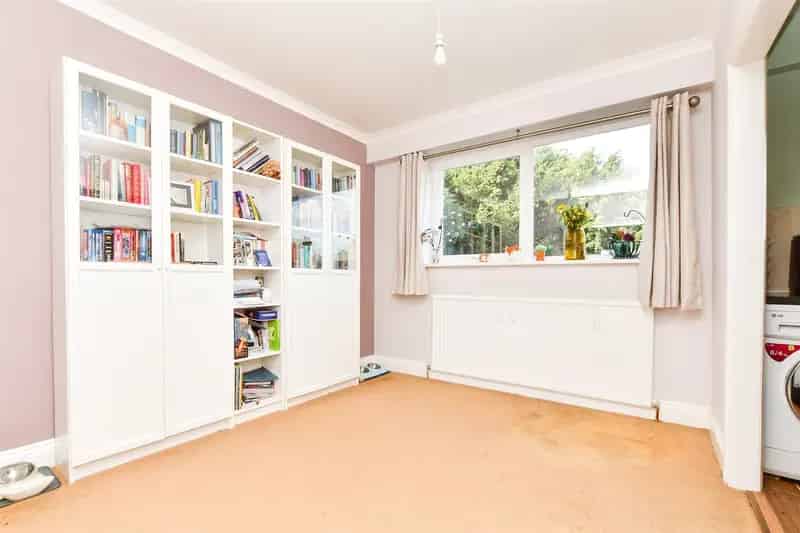 2 Bedroom Maisonette for Sale in Merstham