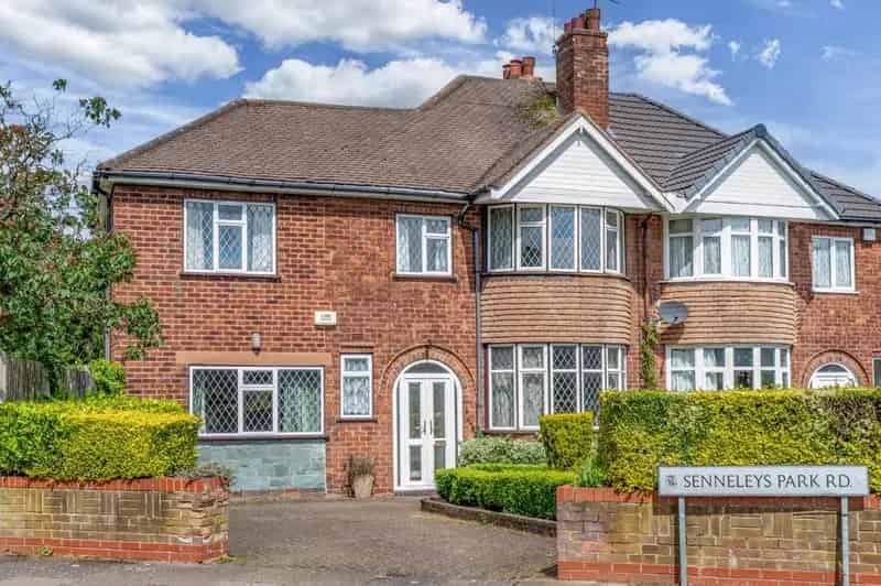 4 Bedroom Semi-Detached House for Sale