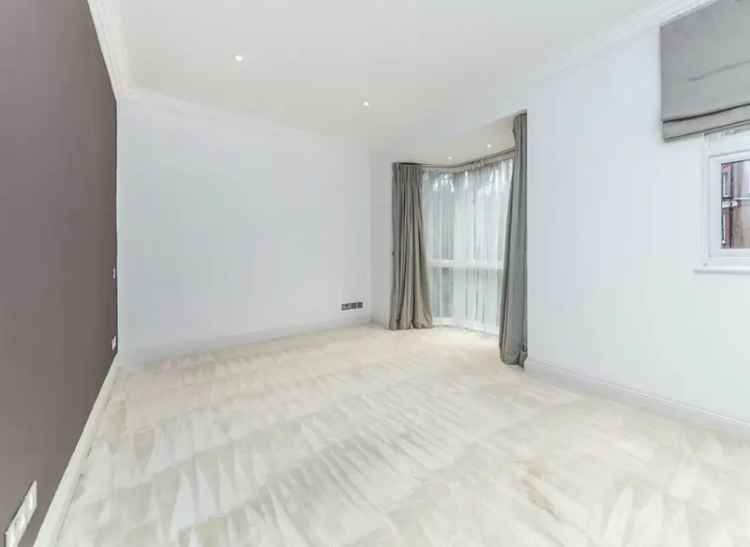 Four Bedroom Apartment Hampstead Private Parking Balcony