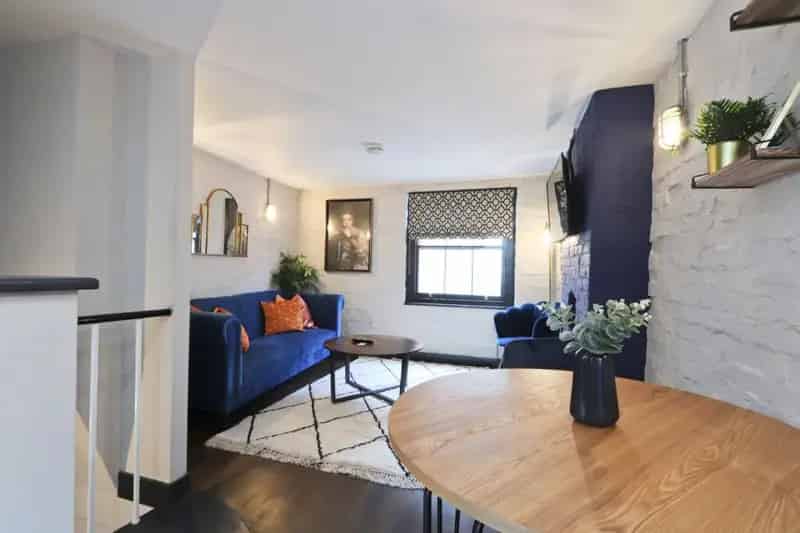 2 Bedroom Maisonette Apartment Christmas Steps