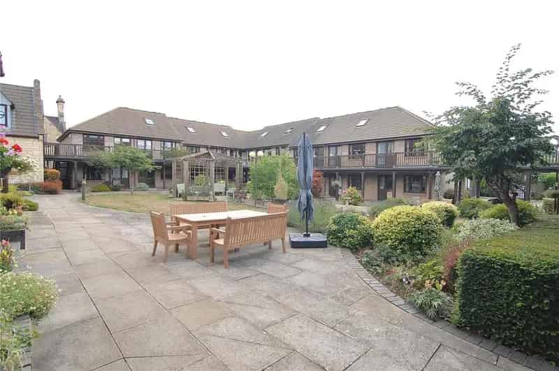 2 Bedroom Apartment for Sale Stroud Cirencester