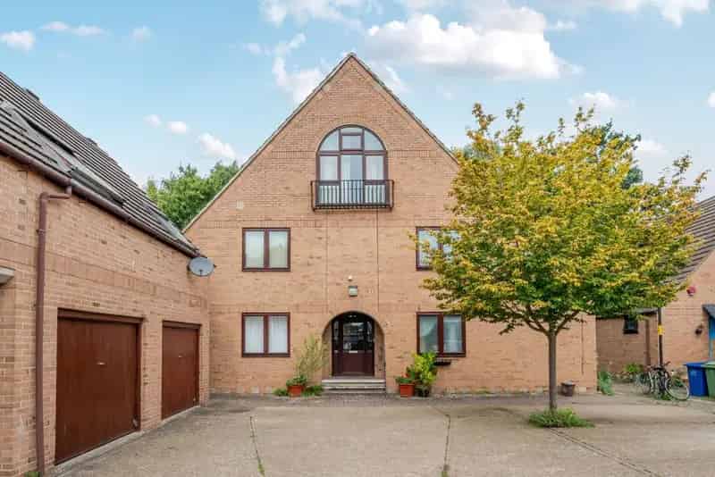 Flat For Sale , London, England