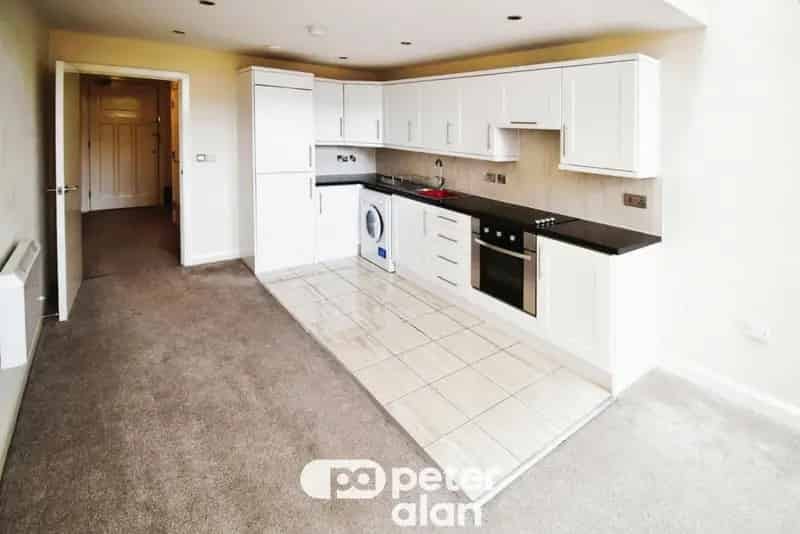 2 bedroom maisonette