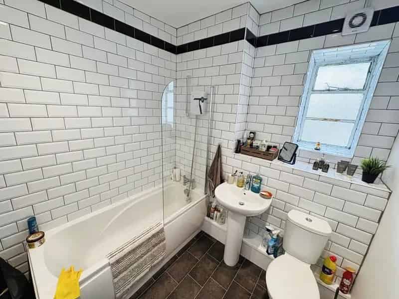 2 Bedroom Flat to Rent Huddersfield HD1 Near Amenities and University