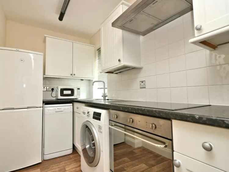 Refurbished 1 Bedroom Flat near Bedford Station with Parking