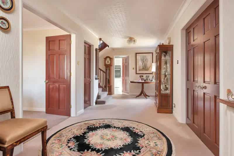4 Bedroom Detached House with Indoor Pool and 1.2 Acres