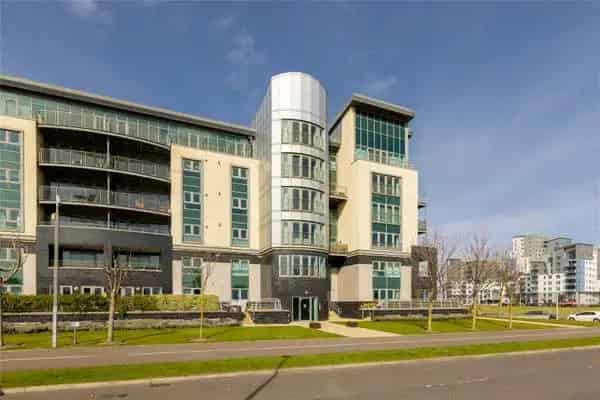 Modern Seafront 1-Bedroom Apartment with Private Parking