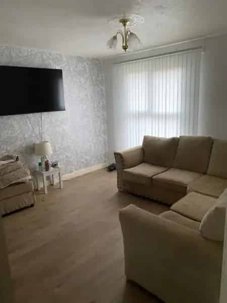 3 Bed House Swap - Garage Conversion Potential - B8-B12, B25-B26