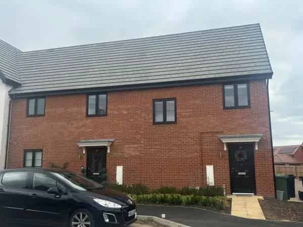 2 Double Bedroom Maisonette with Parking