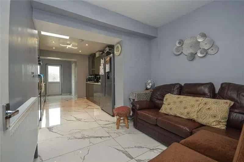 4 bed house for sale