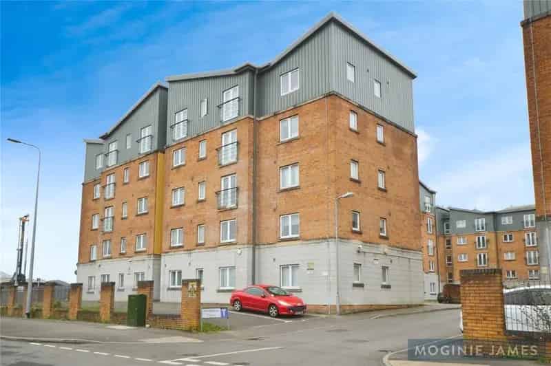 2 Bedroom Apartment for Sale Near City Centre