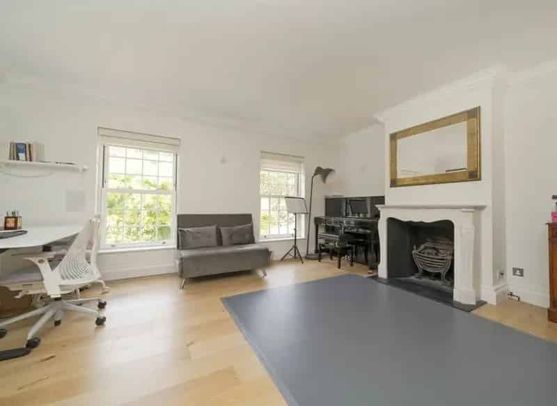 Georgian House in Lynden Gate Putney  Three Four Bedroom