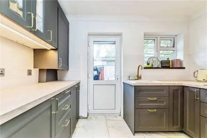 Four Bedroom House Near Waddon Station
