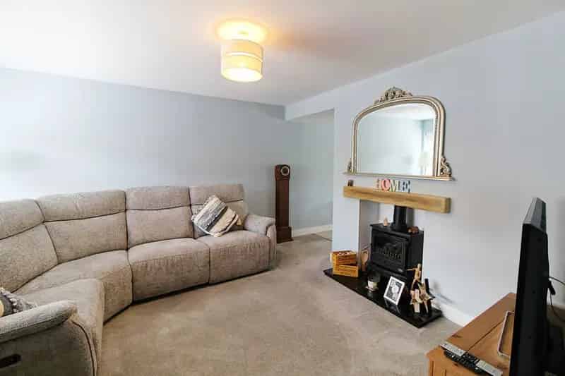 3 Bedroom Semi-Detached House for Rent