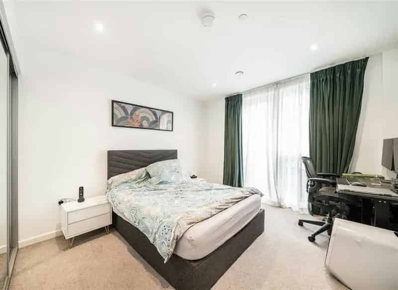 2 Bedroom Home near Limehouse DLR Station