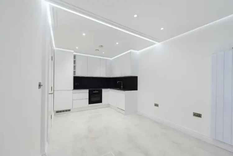 Modern One Bedroom Flat Cranston Court 572 sq ft Private Balcony