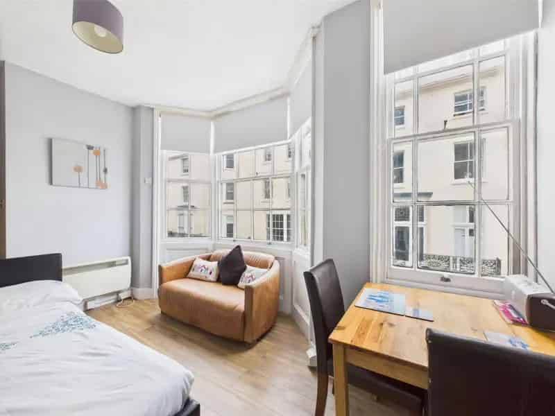 Studio flat for sale