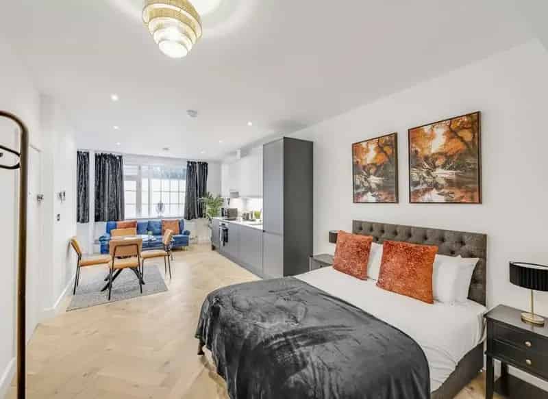 Modern Studio Apartment in Village Heart