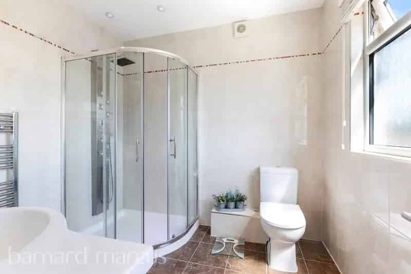 4 Bed Semi Detached House Worcester Park
