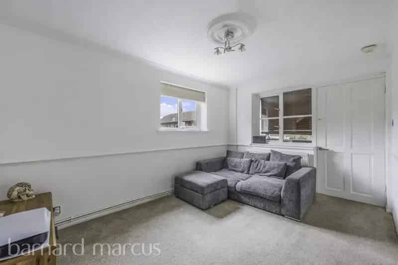 2 Floor Apartment 440 sq ft Zero Deposit Guarantee Available