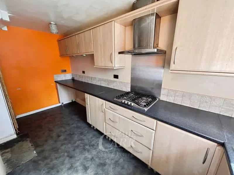 3 Bedroom Apartment for Sale Extended Lease Near City Centre