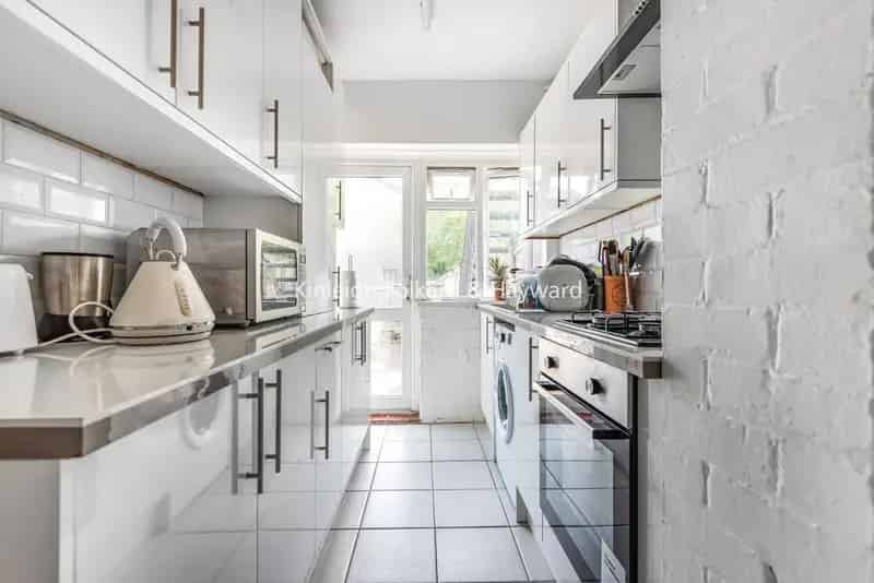 3 Bed Flat near St George's Hospital Large Garden