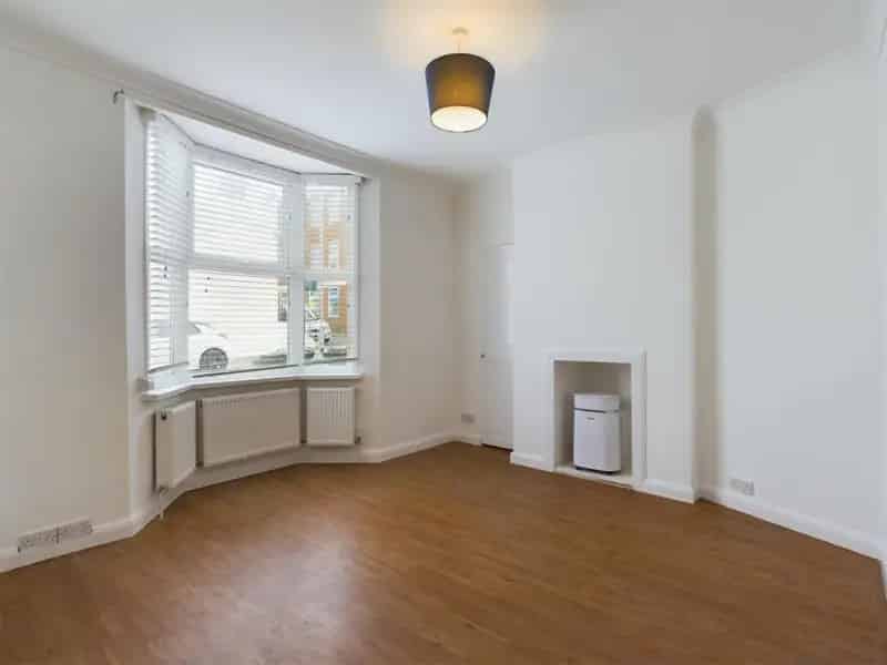 2 Bedroom Terraced House St Leonards Road