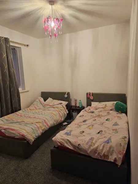 3 Bedroom House West Bromwich Near Metro Train and School