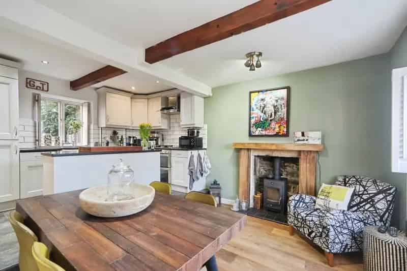 Rawdon Village Character Cottage 3 Beds