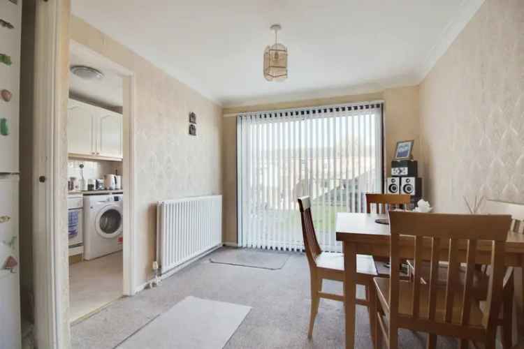 3 Bedroom Family Home Near Schools and Train Stations
