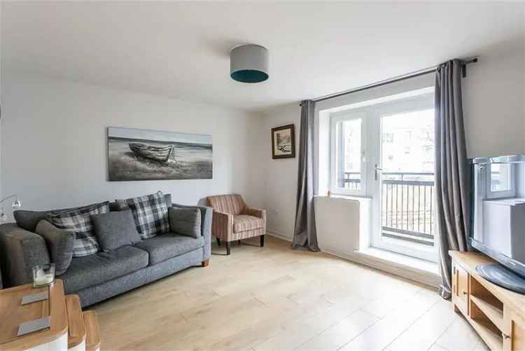 2 Bed Flat - First Floor with 1 Reception Room