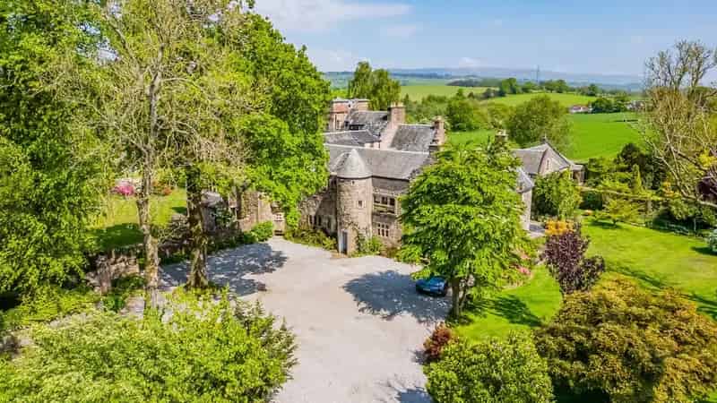 3 Bedroom Flat for Sale Near Bardowie Loch