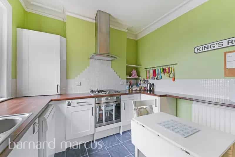 Spacious 3-Bedroom Maisonette near Wallington Station