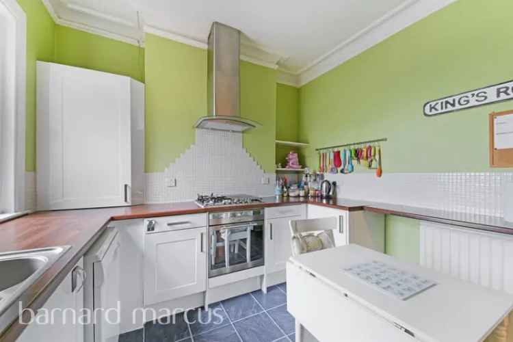 Spacious 3-Bedroom Maisonette near Wallington Station