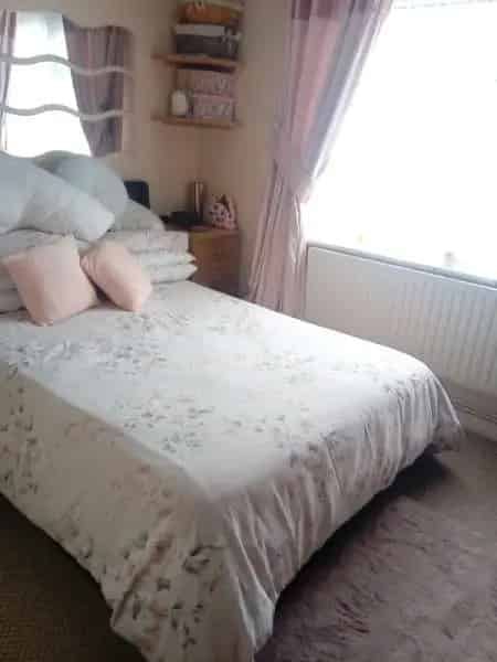 2 Bed Flat First Floor Near Amenities