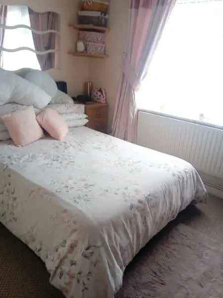 2 Bed Flat First Floor Near Amenities
