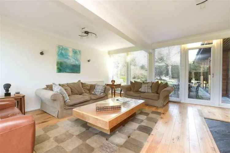 5 Bed Detached House for Sale in Wateringbury