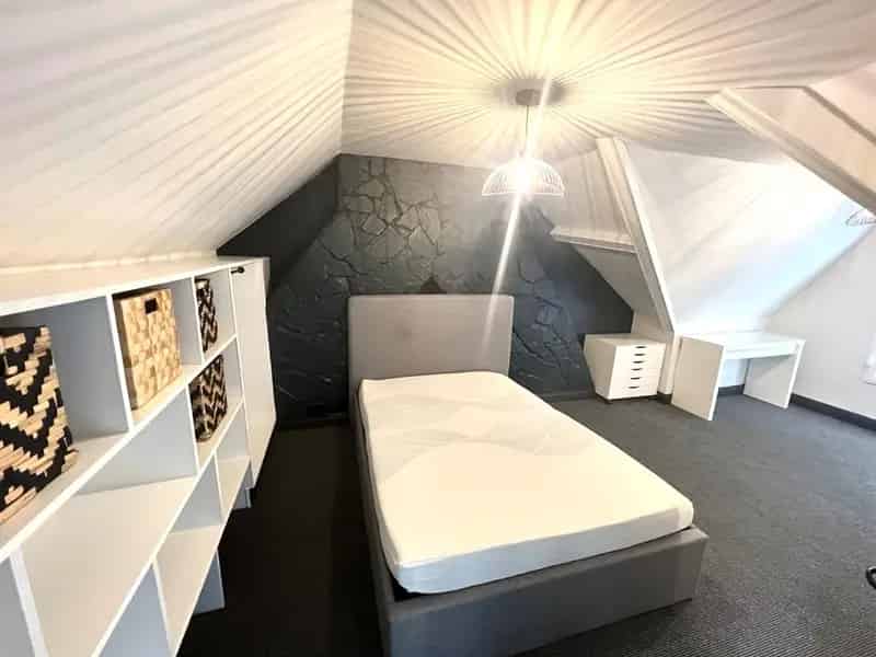 Newly Refurbished Three Bedroom Duplex Apartment Pontcanna